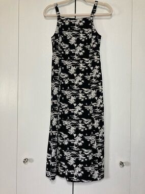 Old Navy Small Black and White Tropical Maxi Summer Dress Front is Partly Lined